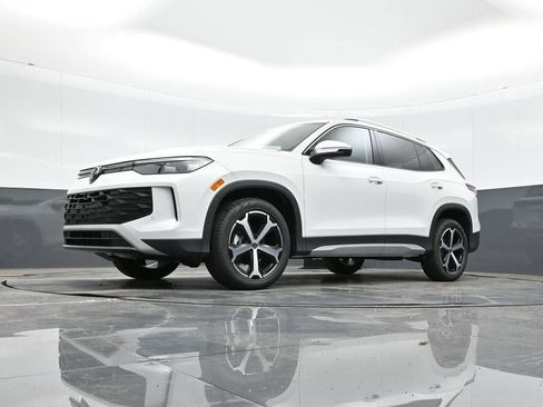 New 2025 Volkswagen Tiguan SE FWD image 28