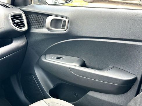 Used 2022 Hyundai Venue SEL FWD image 29