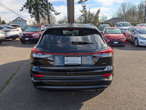 Used 2022 Audi Q4 e-tron Premium Plus image 4