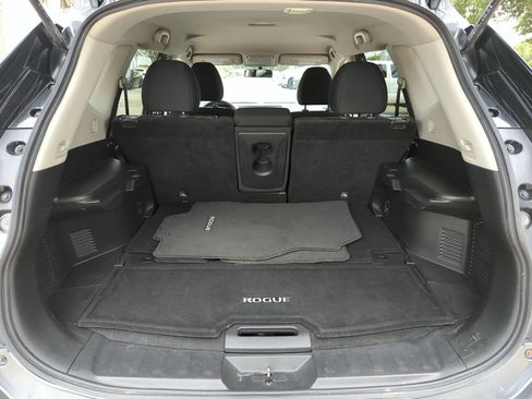 Used 2017 Nissan Rogue SV AWD/4WD image 22