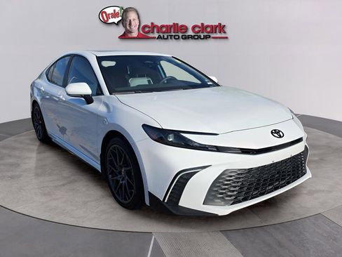 Used 2025 Toyota Camry SE w/ Multimedia Upgrade Package FWD image 8