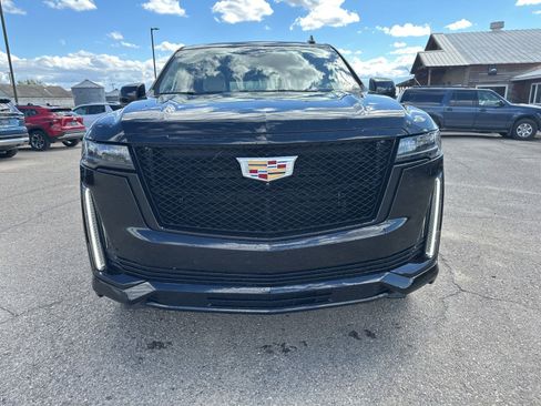 Used 2022 Cadillac Escalade Sport Platinum w/ LPO, Floor Liner Package AWD/4WD image 2