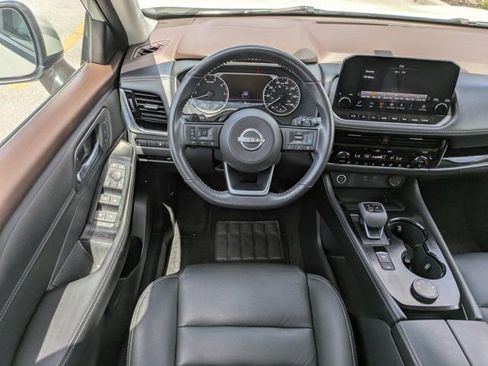 Used 2023 Nissan Rogue SL w/ SL Premium Package image 17