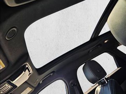 Used 2023 Land Rover Range Rover Velar R-Dynamic S image 15