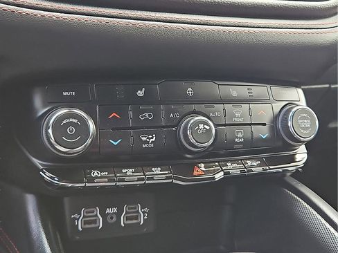 Used 2025 Dodge Durango GT RWD image 15