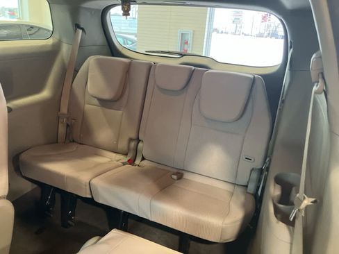 Used 2021 Kia Sedona LX image 24