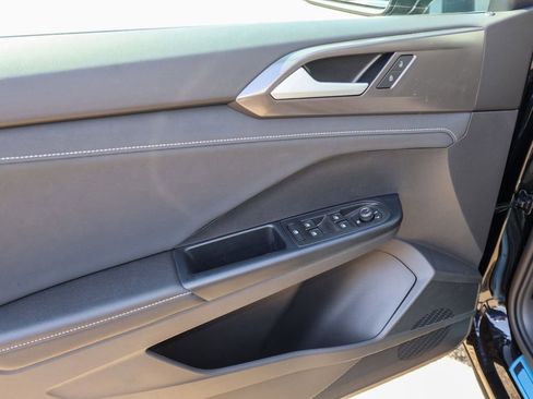 New 2026 Volkswagen Taos SE FWD image 13