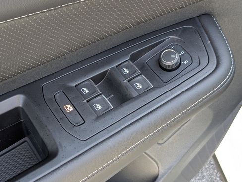 New 2025 Volkswagen Atlas Cross Sport SE image 13