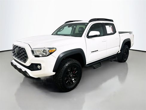 Used 2022 Toyota Tacoma TRD Off-Road image 3