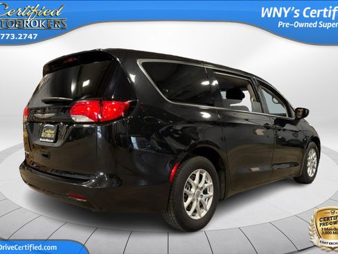 Used 2023 Chrysler Voyager LX FWD image 6