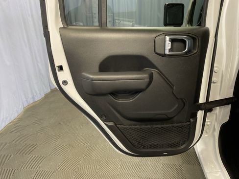 Certified 2024 Jeep Gladiator Sport image 22