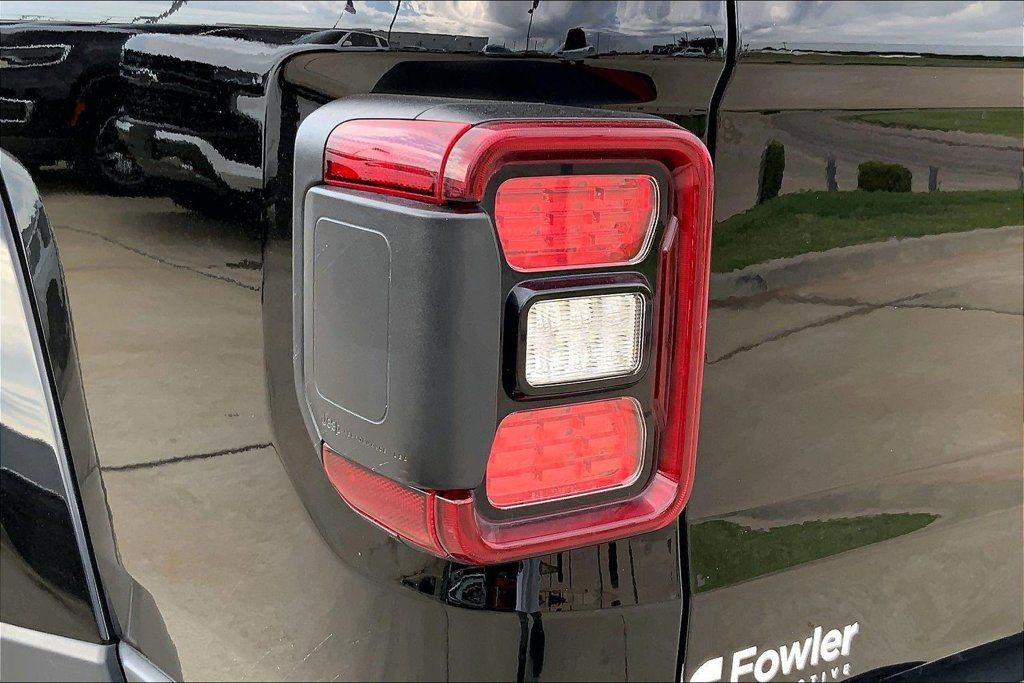 Used 2022 Jeep Gladiator Sport AWD/4WD image 29