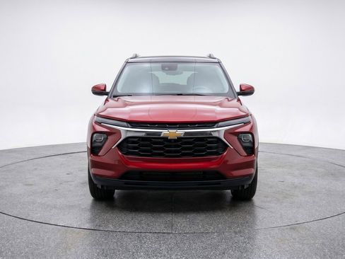 Used 2025 Chevrolet TrailBlazer LT FWD image 2