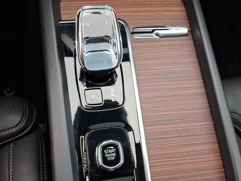 Certified 2023 Volvo XC60 B5 Ultimate w/ Climate Package AWD/4WD image 16