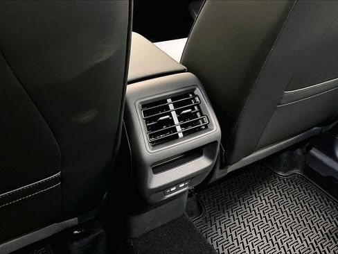 New 2026 Volkswagen Tiguan SE image 16