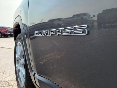 Used 2023 Jeep Compass Latitude AWD/4WD image 33