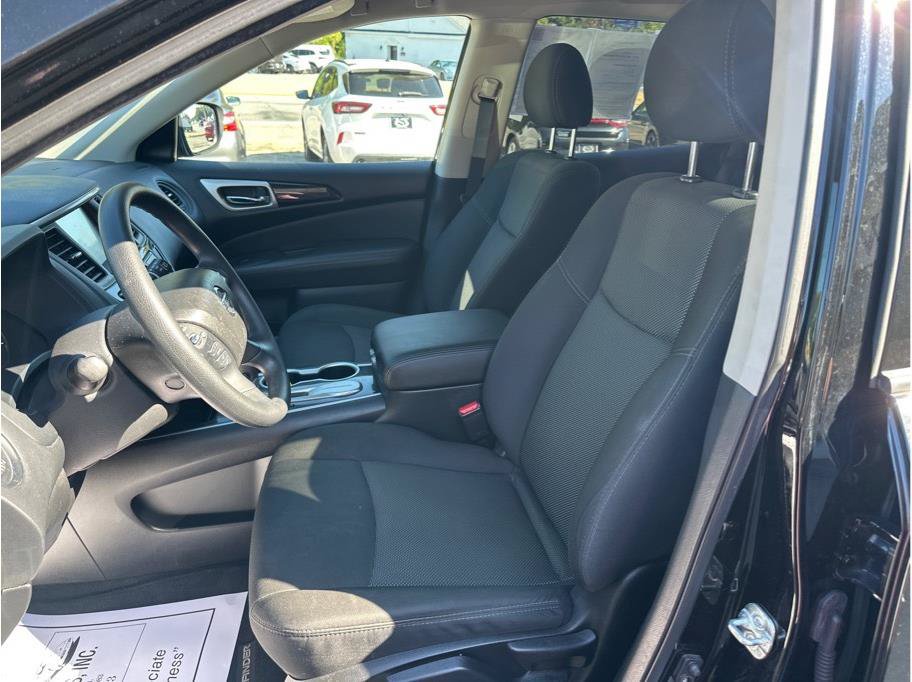Used 2020 Nissan Pathfinder S FWD image 14