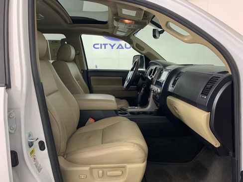 Used 2017 Toyota Sequoia SR5 image 43