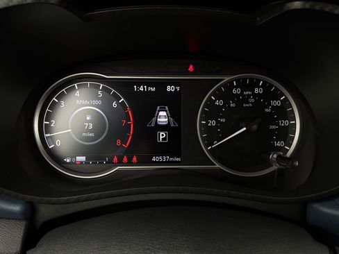Used 2025 Nissan Versa SV FWD image 33