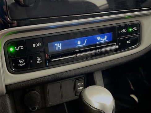 Used 2017 Toyota Corolla LE image 11