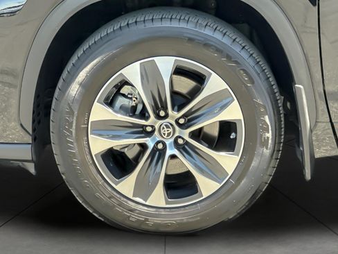 Certified 2024 Toyota Highlander XLE AWD/4WD image 26