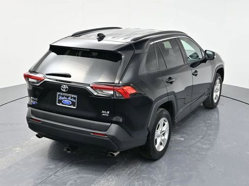 Used 2020 Toyota RAV4 XLE image 40