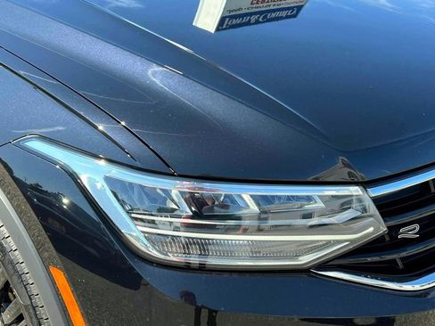 Used 2022 Volkswagen Tiguan SE R-Line image 8