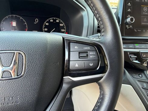 Used 2025 Honda Odyssey EX-L image 17