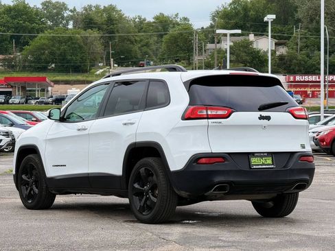 Used 2016 Jeep Cherokee Latitude w/ Comfort/Convenience Group FWD image 2