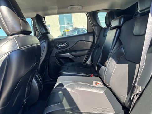 Used 2022 Jeep Cherokee Latitude Lux FWD image 24