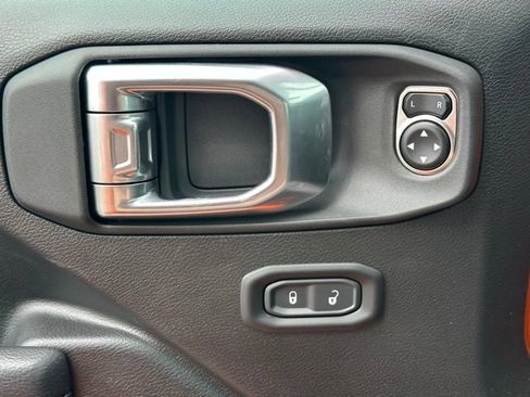 Used 2025 Jeep Wrangler Unlimited Sport AWD/4WD image 24