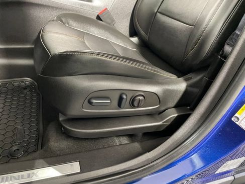 Used 2022 Chevrolet Equinox Premier AWD/4WD image 11