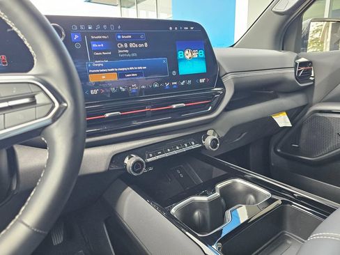 Used 2026 Chevrolet Silverado EV Trail Boss AWD/4WD image 31