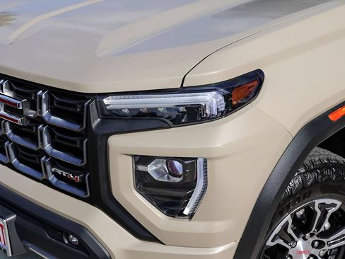Used 2023 GMC Canyon AT4 w/ AT4 Premium Package AWD/4WD image 3