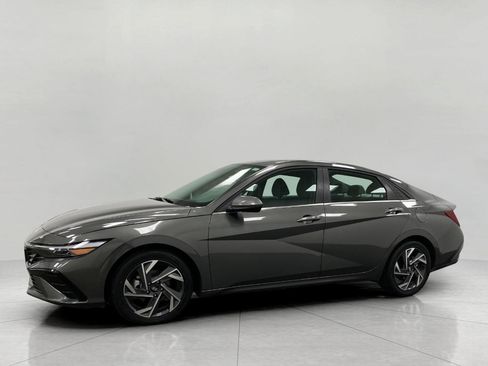 Certified 2025 Hyundai Elantra SEL image 8