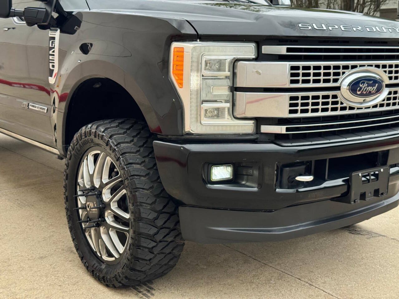 Used 2017 Ford F350 Platinum w/ Platinum Ultimate Package AWD/4WD image 19