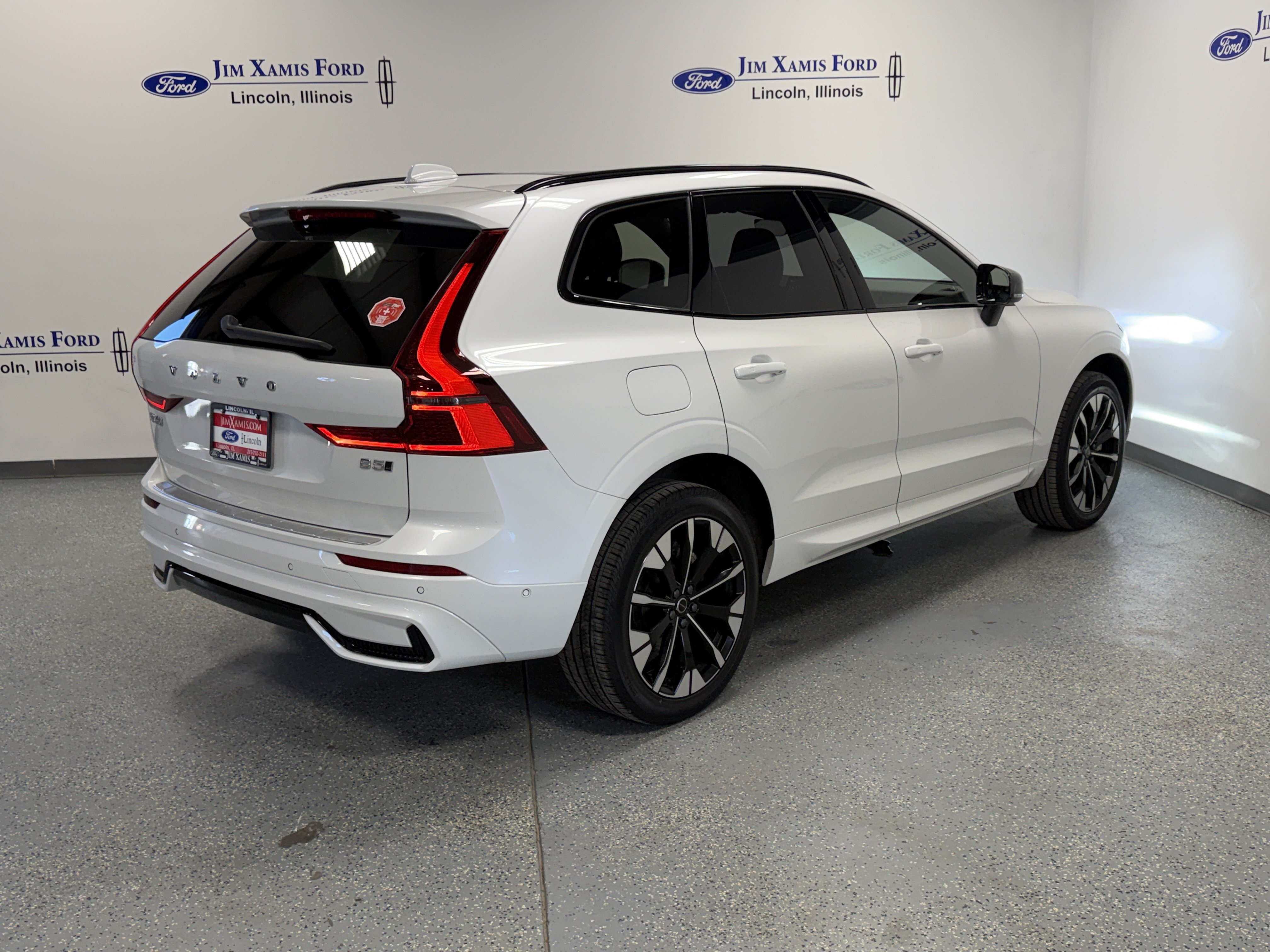 Used 2026 Volvo XC60 B5 Plus AWD/4WD image 31
