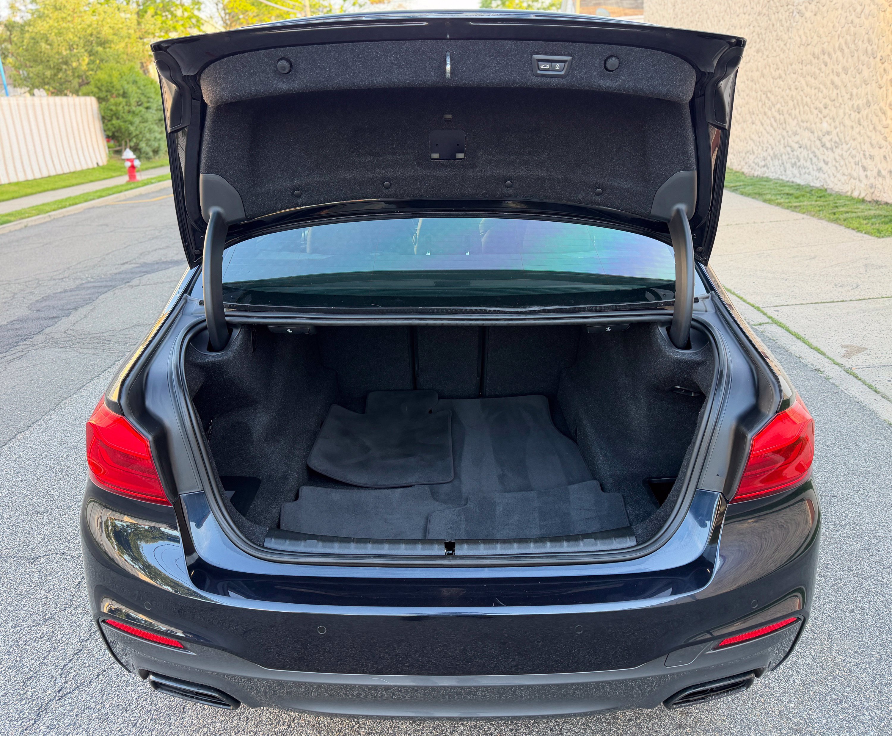 Used 2019 BMW M550i xDrive AWD/4WD image 9