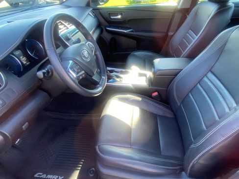 Used 2017 Toyota Camry XLE w/ Moonroof Package FWD image 9