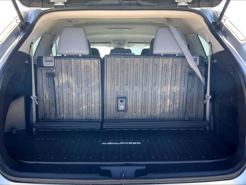 Used 2023 Toyota Highlander L FWD image 34