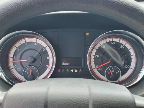 Used 2014 Dodge Grand Caravan SXT FWD image 25