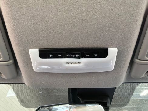 Used 2025 Nissan Versa SV FWD image 16