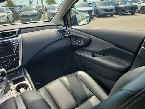 Used 2024 Nissan Murano SV AWD/4WD image 17