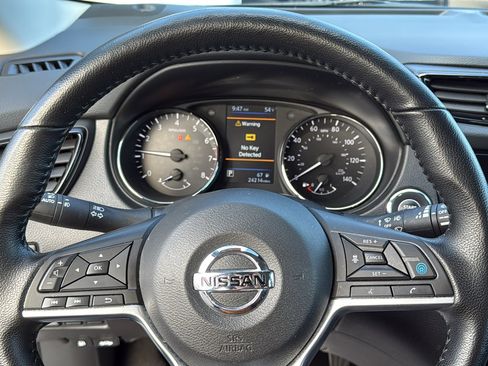 Certified 2022 Nissan Rogue Sport SV w/ Technology Package image 9