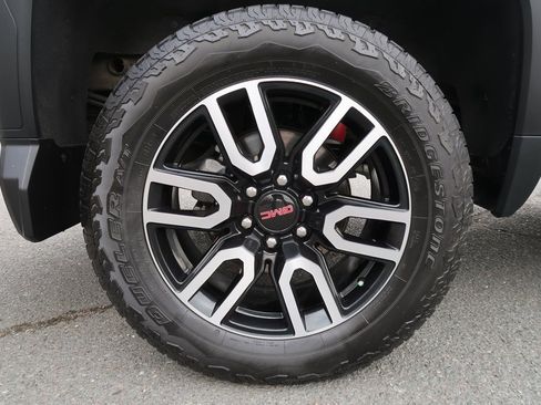 Certified 2022 GMC Sierra 1500 AT4 w/ AT4 Premium Package image 40