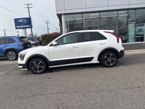 Used 2023 Kia Niro EX w/ EX Cold Weather Package image 11