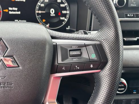 Used 2023 Mitsubishi Outlander SEL image 17