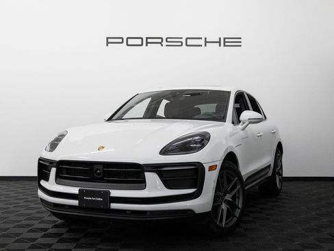 Certified 2023 Porsche Macan AWD/4WD image 1