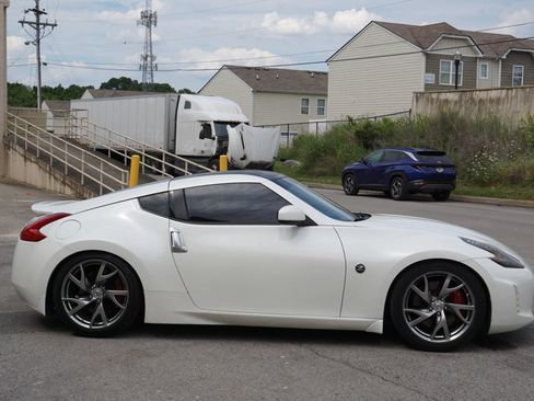 Used 2016 Nissan 370Z Coupe RWD image 6