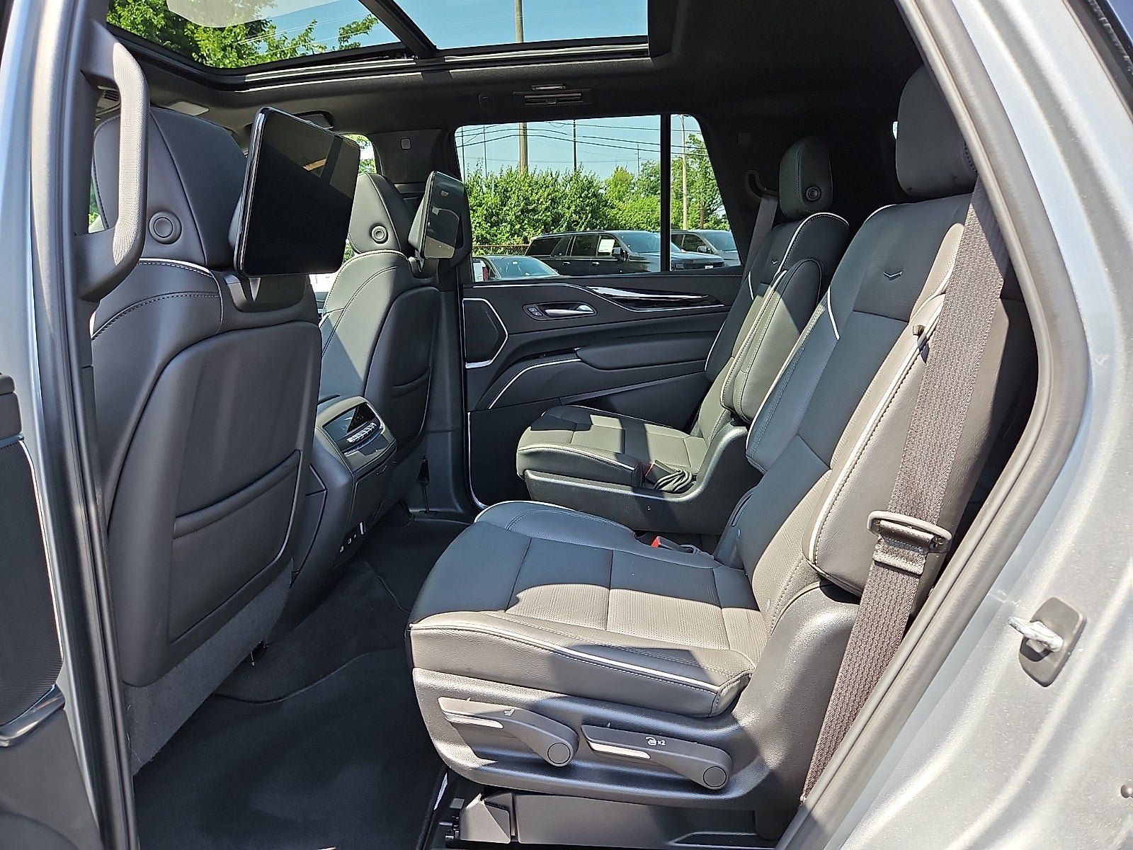 Certified 2024 Cadillac Escalade Sport w/ LPO, ONYX Package AWD/4WD image 13